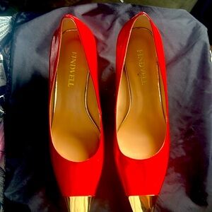 Findvell heels in size 8.5 in Red translucent